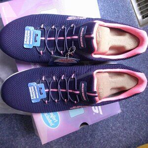NIB Skechers Women's